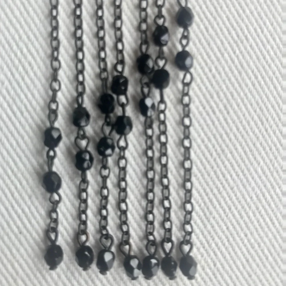 Black Earrings. - Picture 2 of 2
